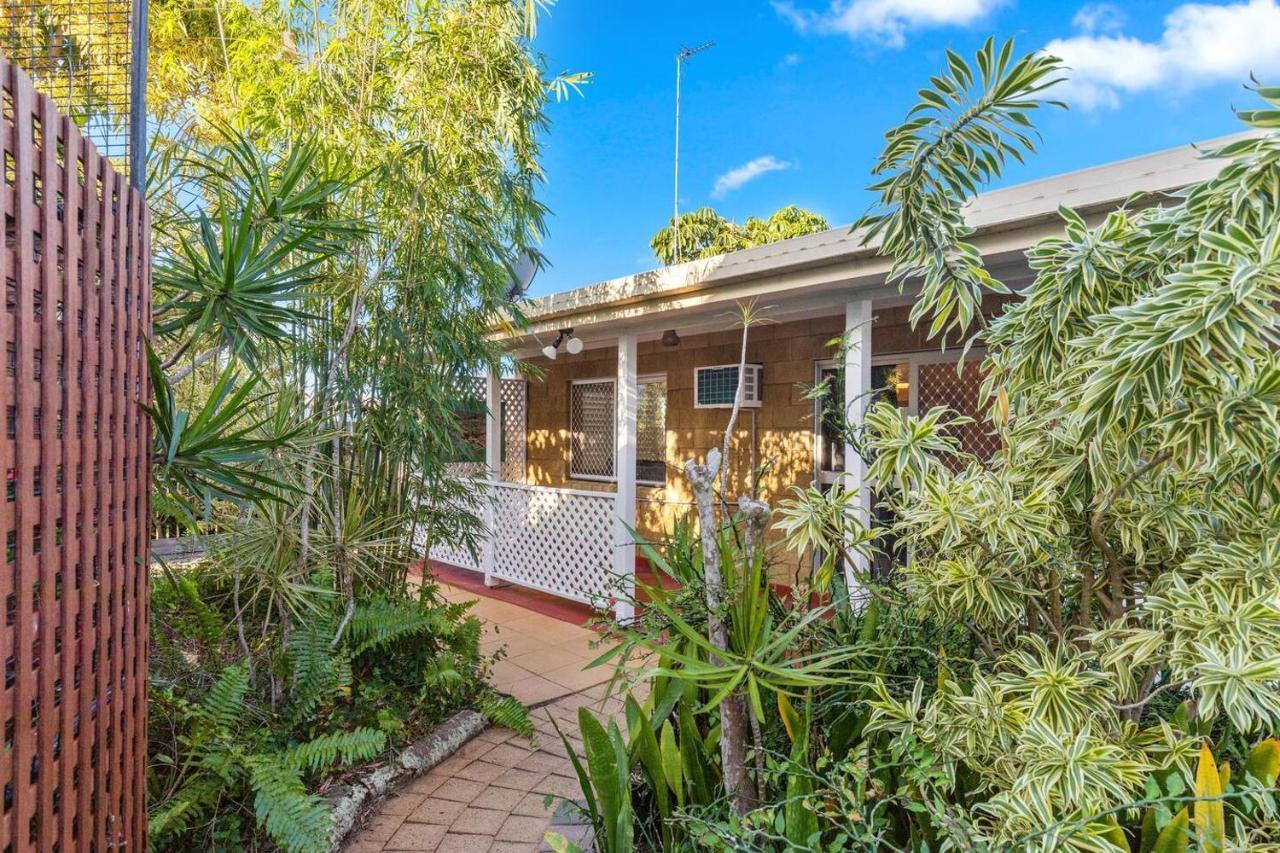 Relaxed Urangan Living At The Poolside Hervey Bay
