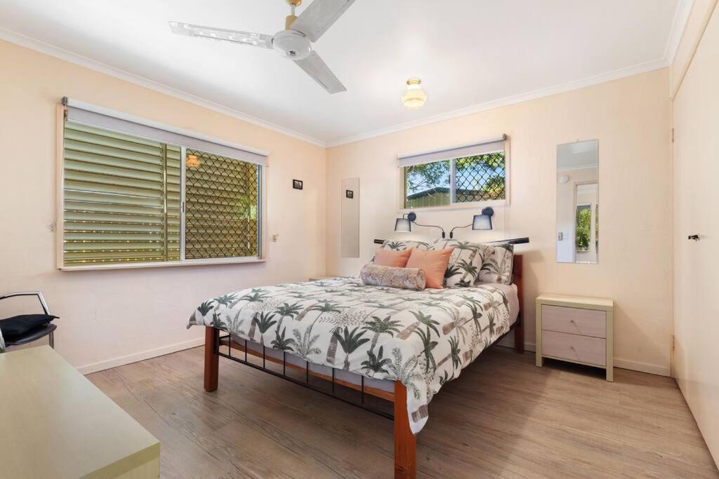 Relaxed Urangan Living At The Poolside * Hervey Bay