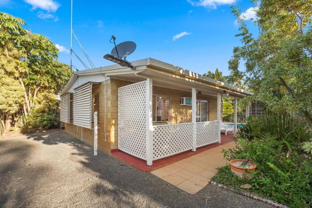 Relaxed Urangan Living At The Poolside * Hervey Bay