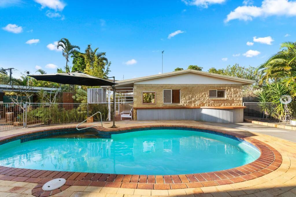 Relaxed Urangan Living At The Poolside Guest house Hervey Bay