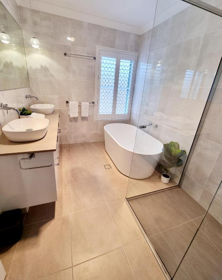 Large And Private Executive - Secure Parking For Boats Holiday home