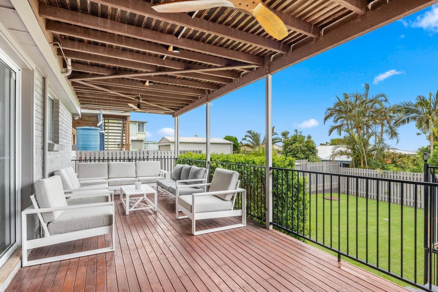 Hillcrest House - A Poolside Retreat On The Coast Hervey Bay