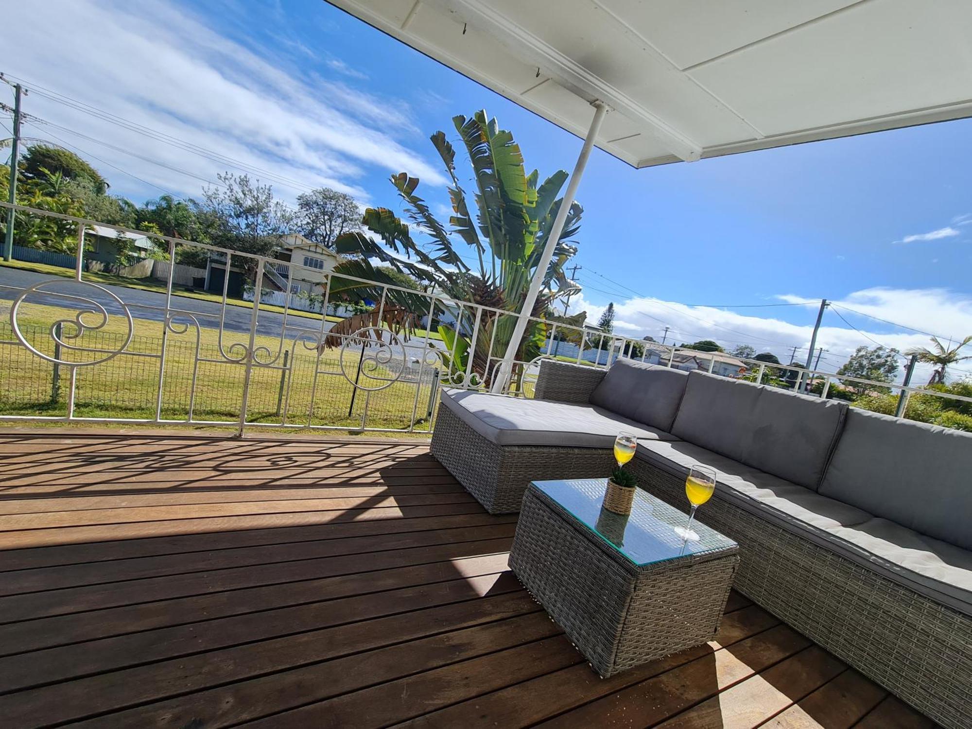 Entire 3 Bedroom House 2000 M2 - 5 Mins Walk To Torquay Beach, * Hervey Bay