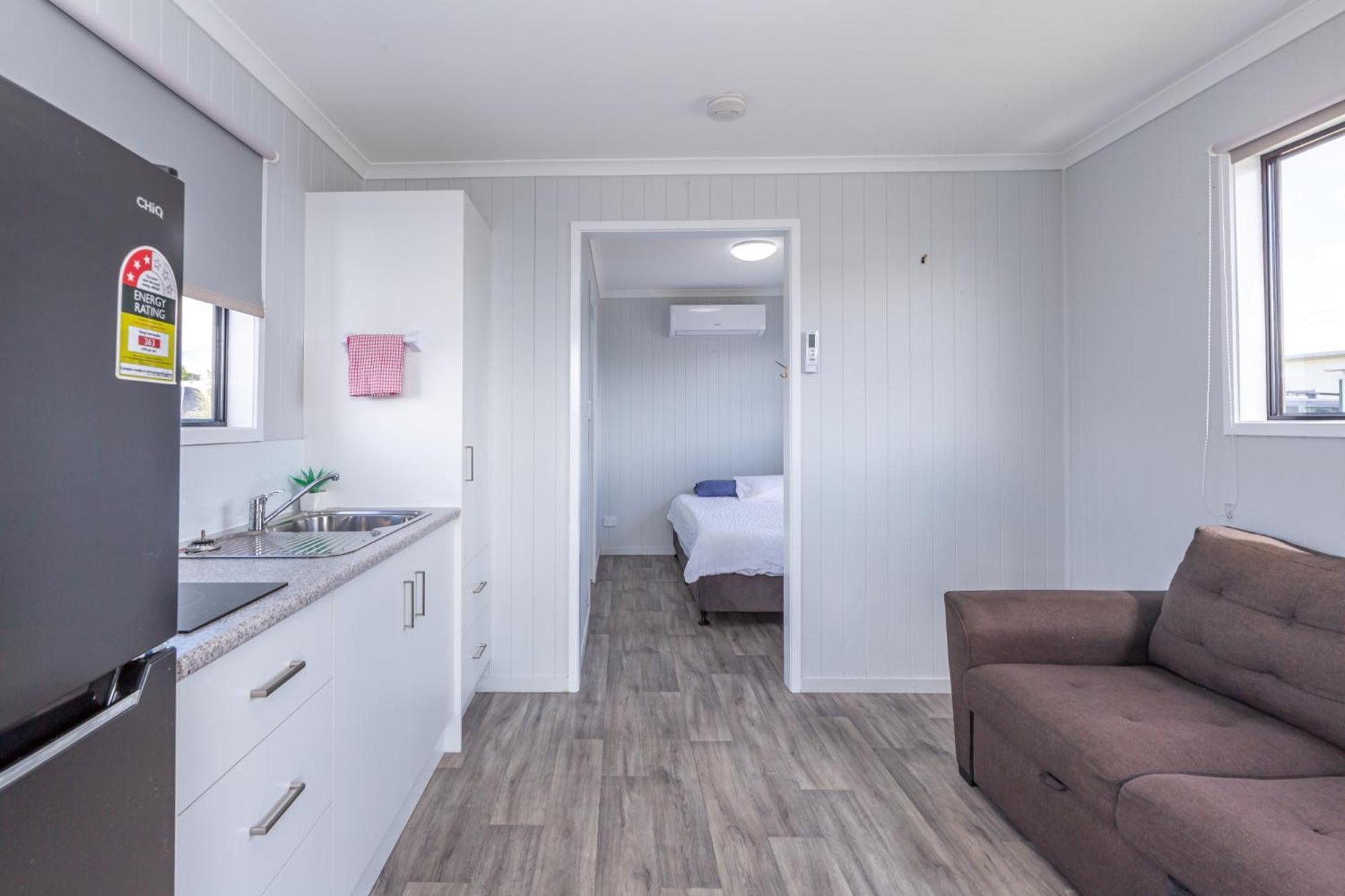 Magnolia Village Caravan Park *