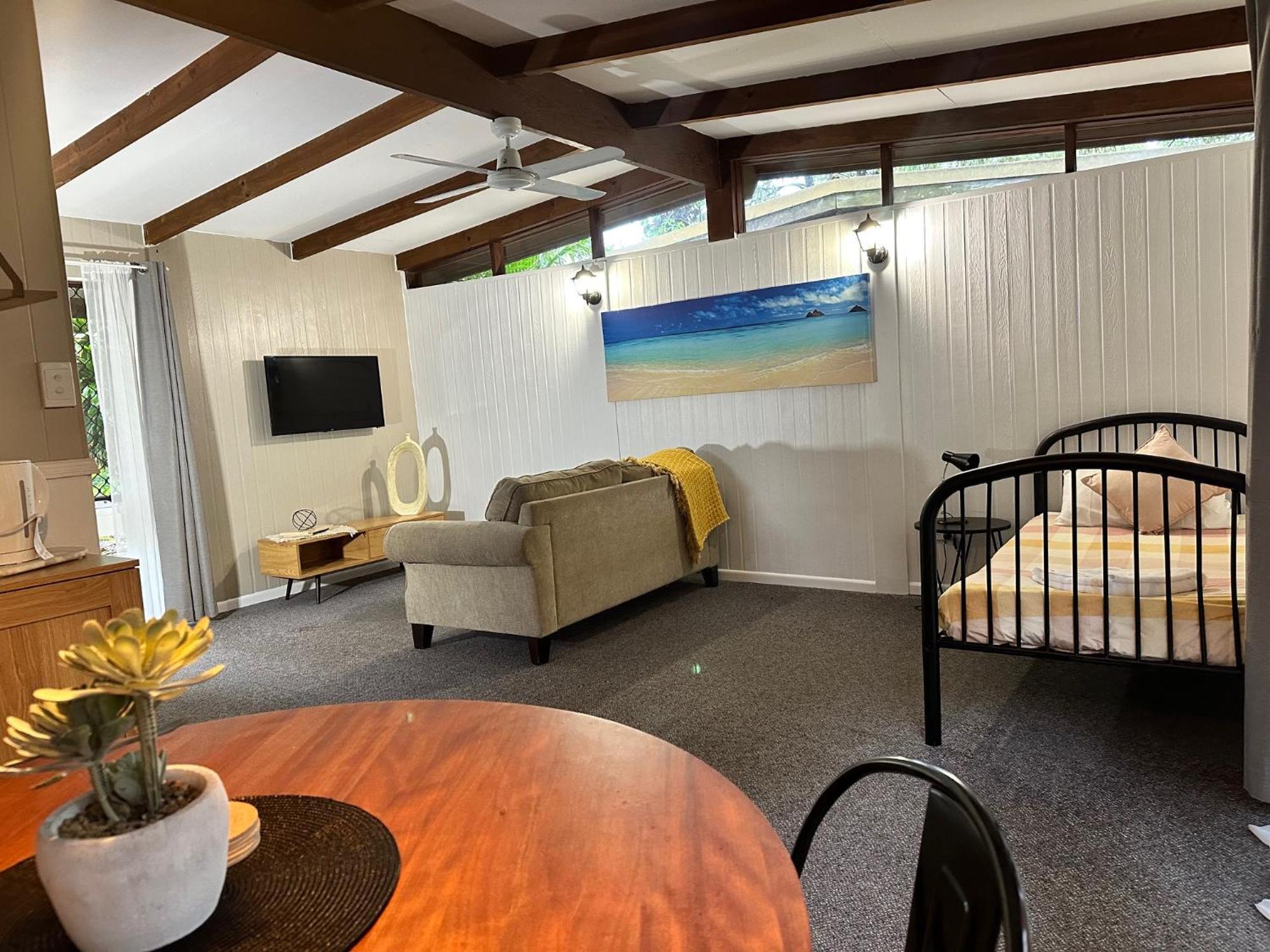 Colonial Village Hostel Hervey Bay