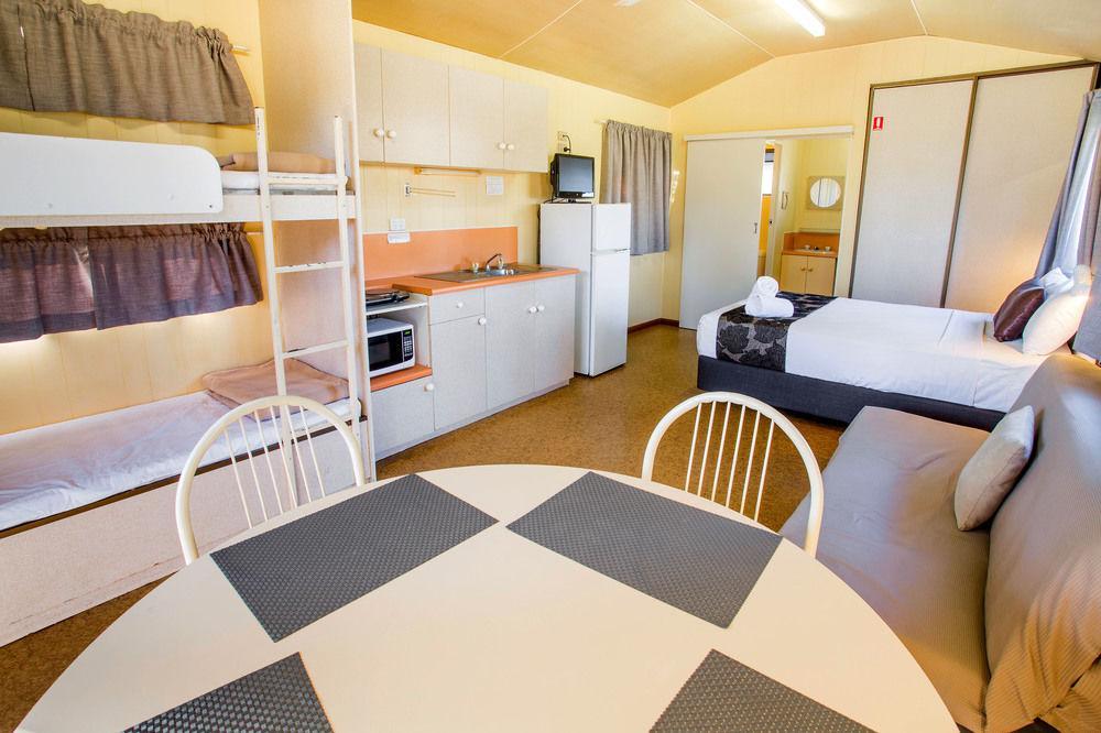 Australiana Tourist Park Hotel