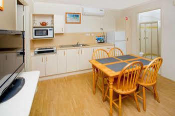 Australiana Tourist Park Hotel