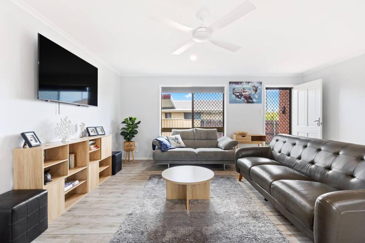 'the Aussie Classic' Poolside Living By The Marina Holiday home *