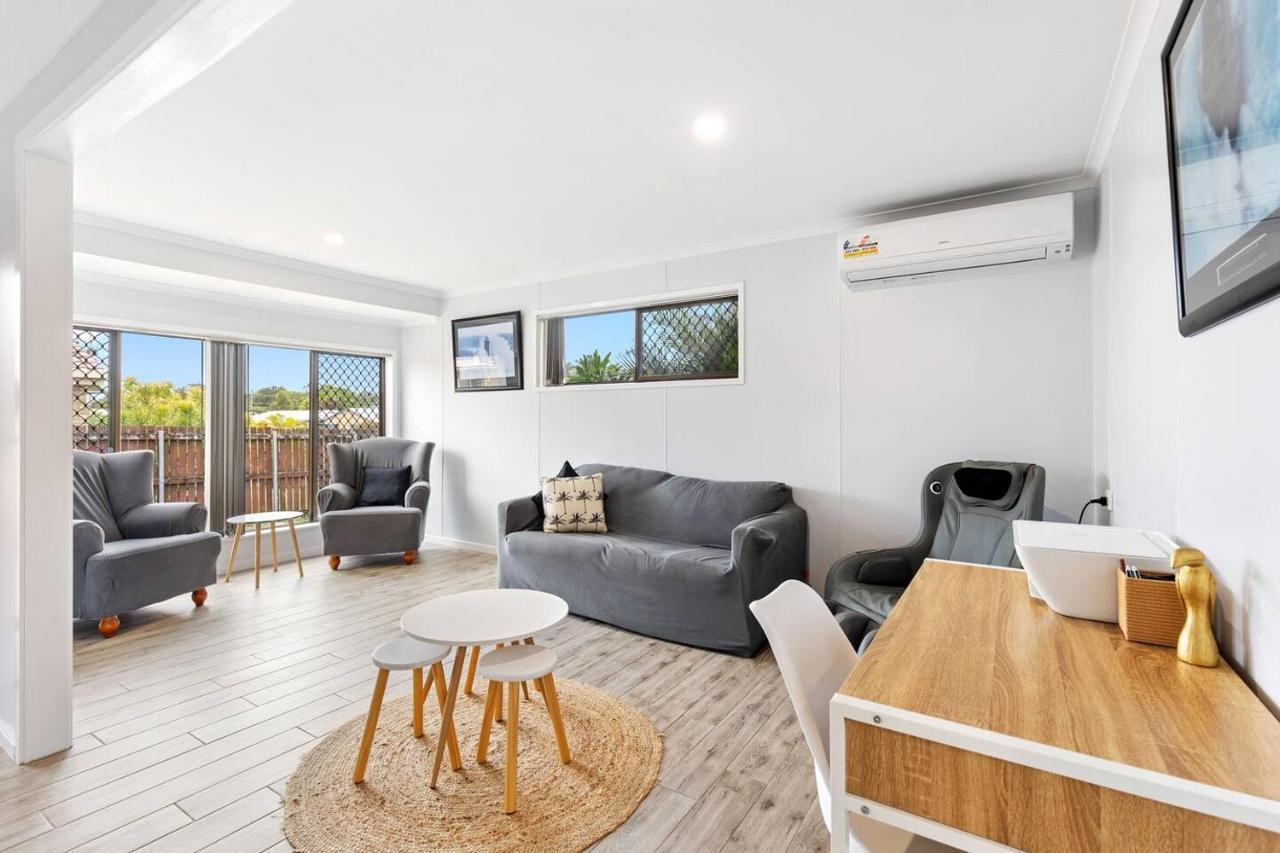 'the Aussie Classic' Poolside Living By The Marina Hervey Bay