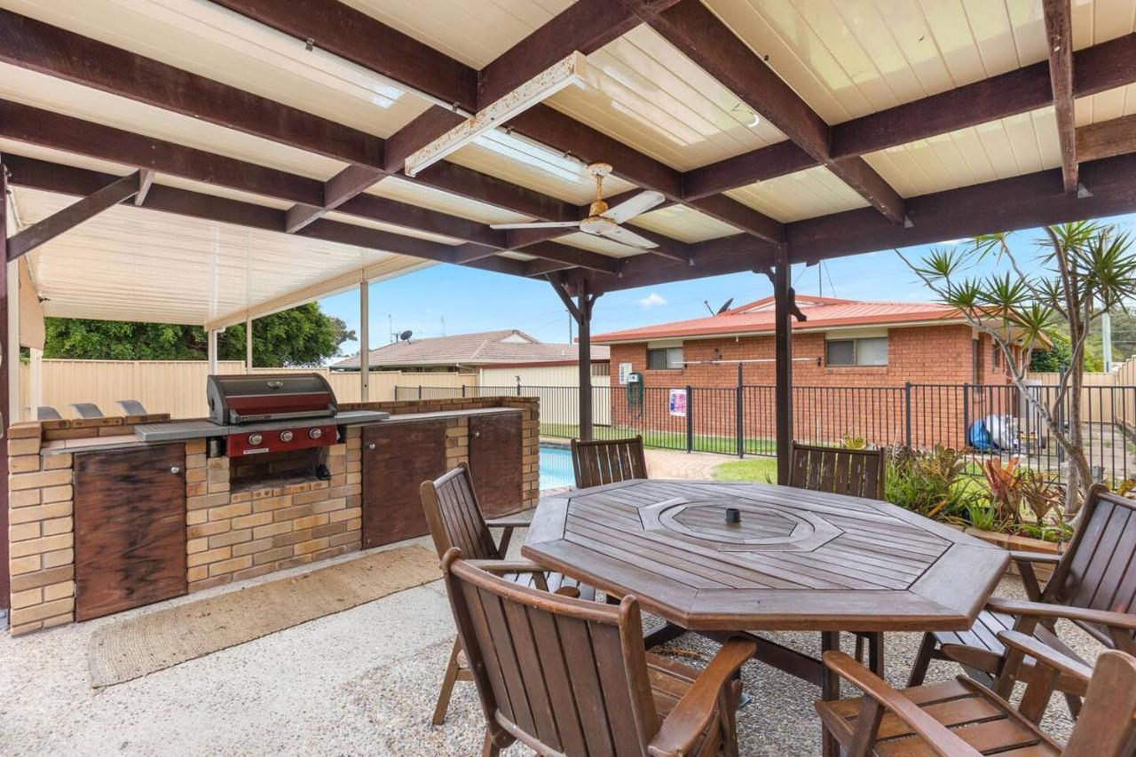 Holiday home 'the Aussie Classic' Poolside Living By The Marina Hervey Bay