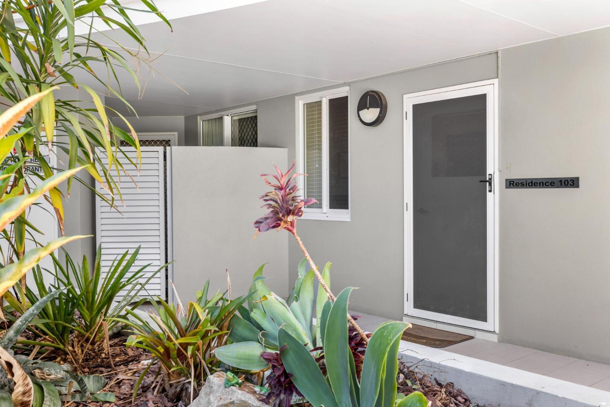 Tingeera Bespoke Beachfront *