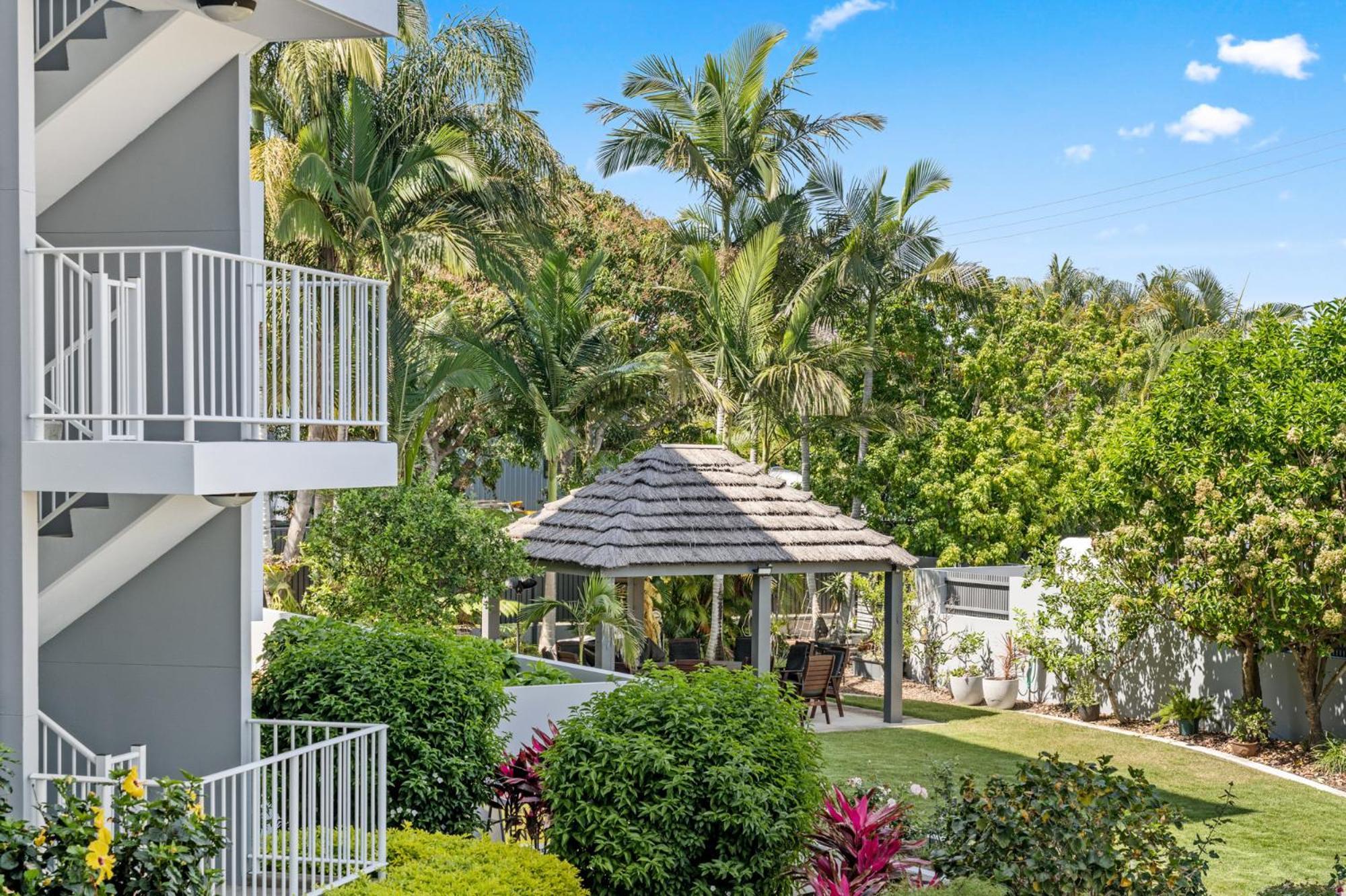 Tingeera Bespoke Beachfront * Hervey Bay