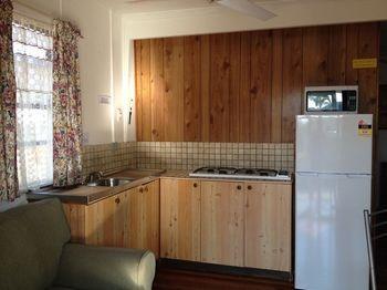 Palms Caravan Park Hotel
