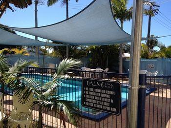 Palms Caravan Park Hotel