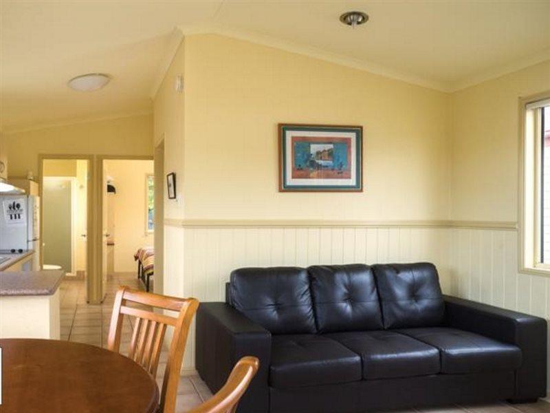 Hotel Palms Caravan Park Hervey Bay