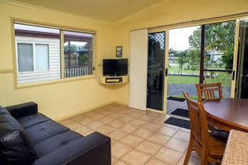 Hotel Palms Caravan Park Hervey Bay