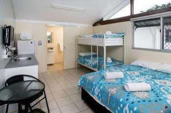 Palms Caravan Park Hotel
